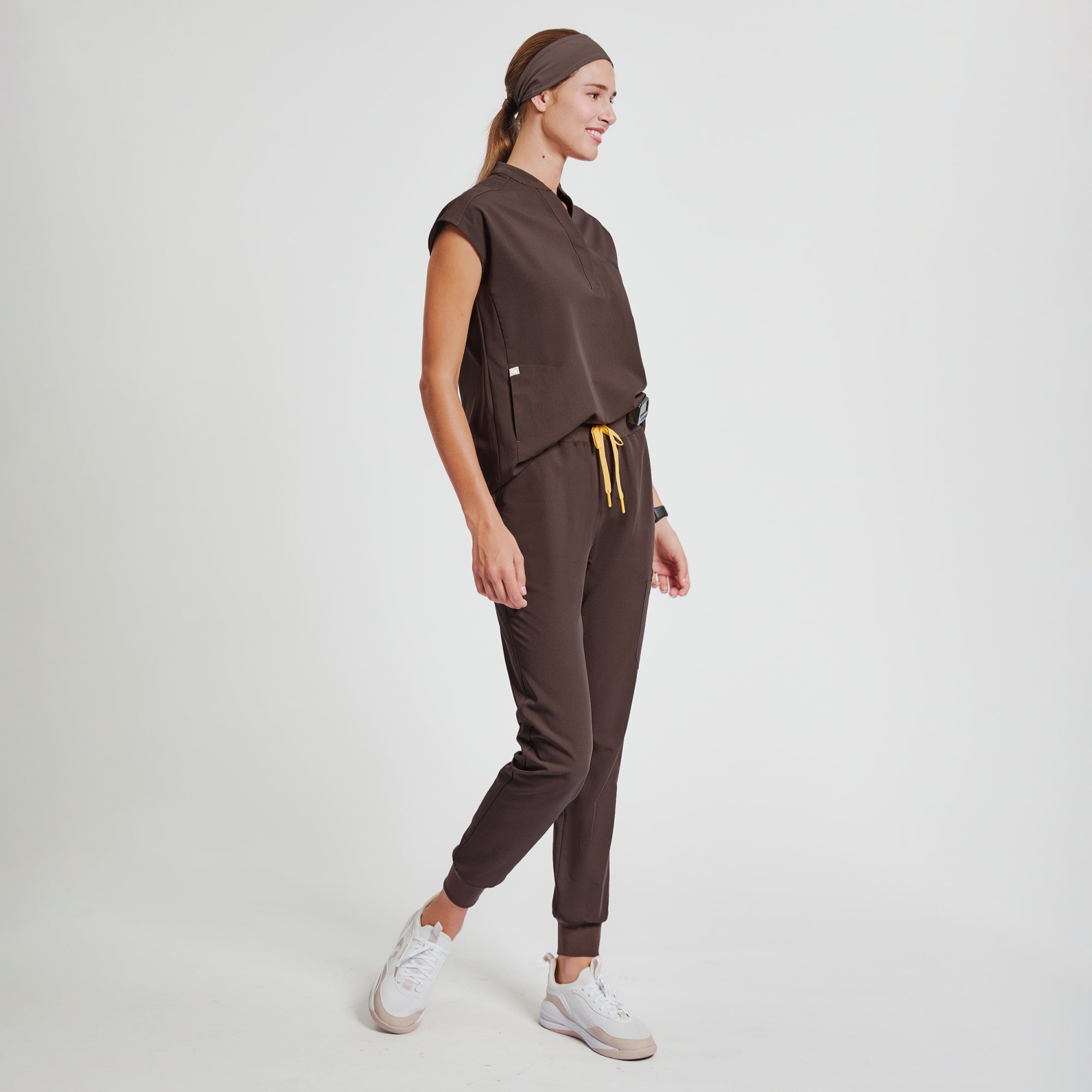 Image of Zenir | Women's Easy-Fit Jogger Scrub Pants - Brown