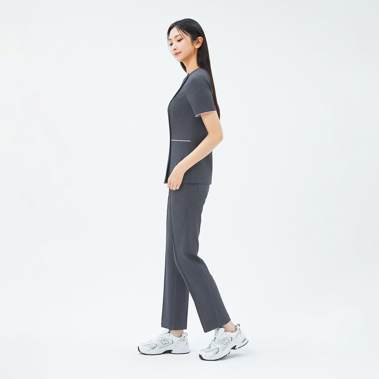 Designed for both structure and movement, the Charcoal Gray Premium Banding Scrub Pants showcase a sleek side profile that elongates the legs.