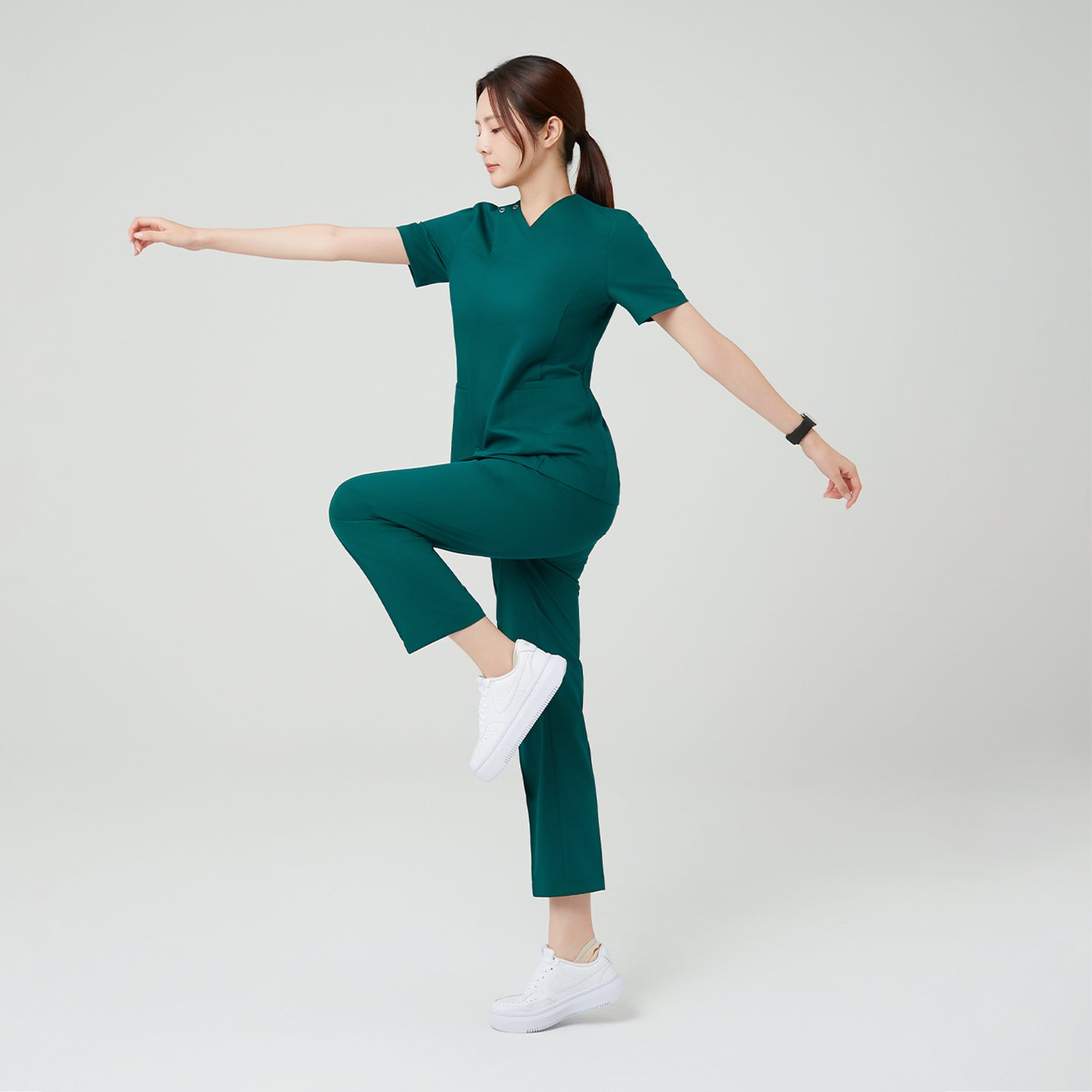 Designed for unrestricted movement, the Pine Green OS-225 scrub set offers excellent stretch and recovery. Its ergonomic tailoring ensures comfort and flexibility, supporting natural motion throughout the workday while maintaining a sleek, professional fit.