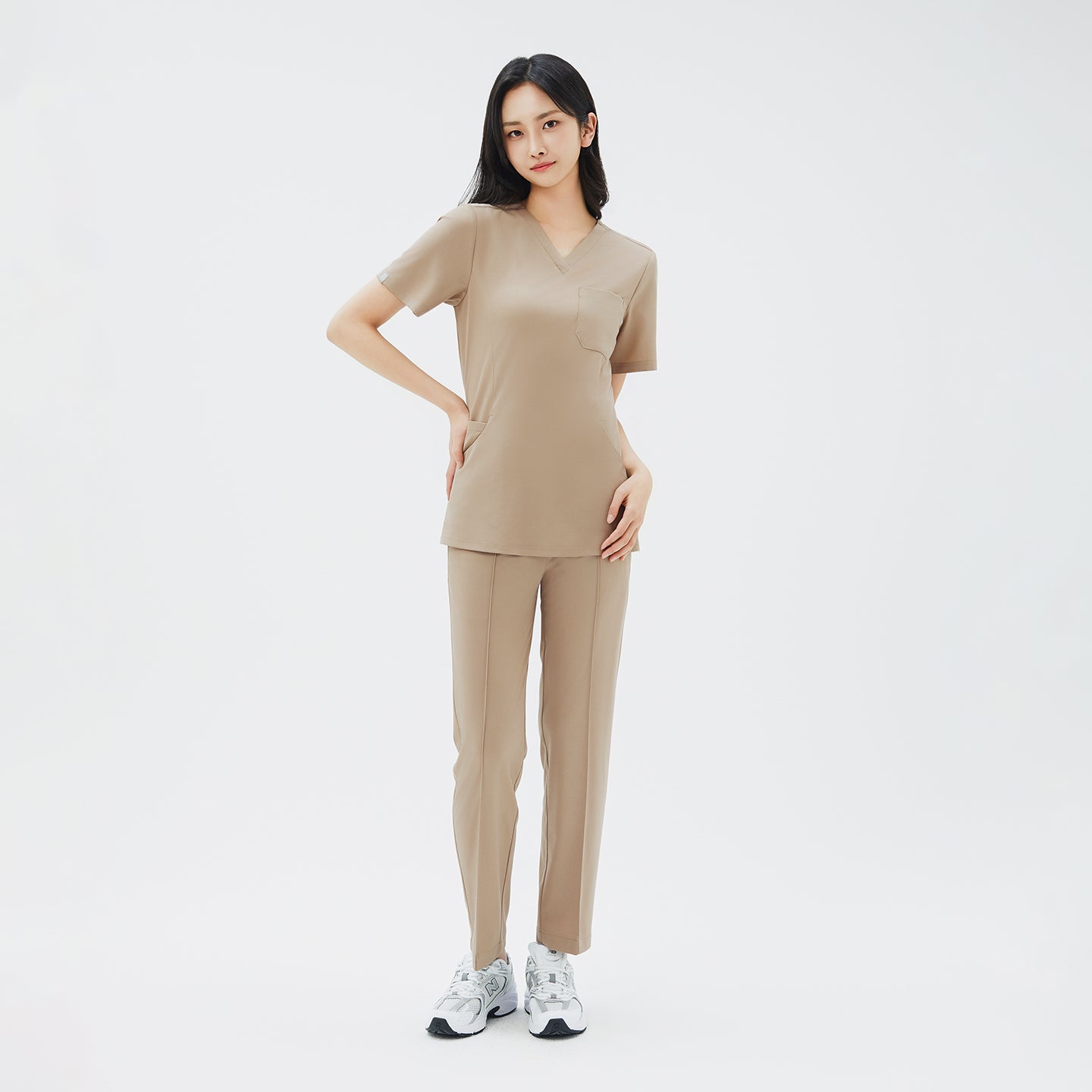 A minimal, modern silhouette that balances professionalism with everyday ease.
The muted sand beige color enhances the outfit’s versatility, creating a calm and sophisticated impression suitable for any work setting.