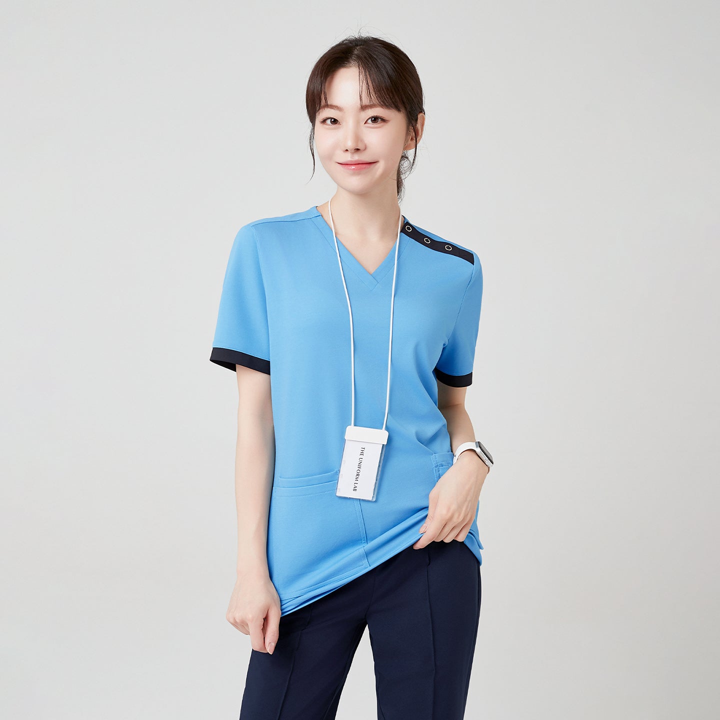 Image of The Sky Blue OS-231 scrub top highlights excellent flexibility and recovery, maintaining its sleek fit even during active movements — perfect for professionals needing all-day comfort and ease.