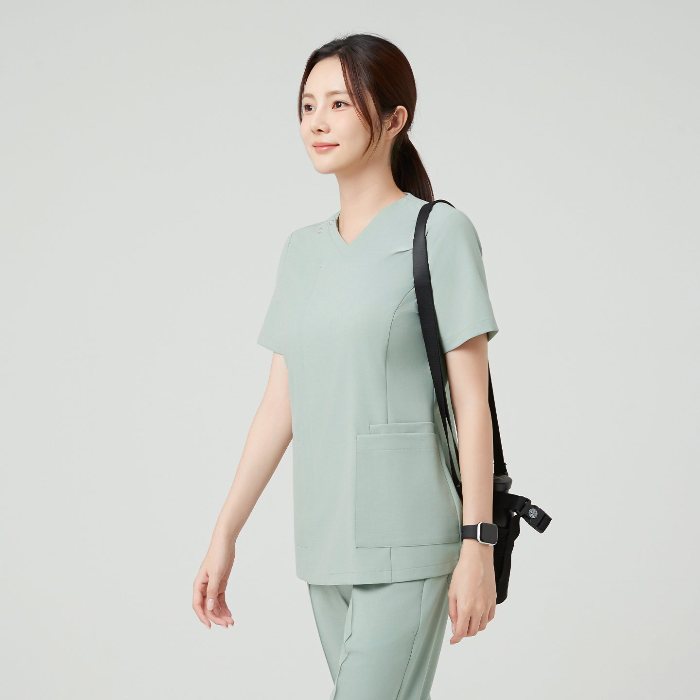 Soft Mint OS-227 scrub set captures a gentle balance of professionalism and comfort. The airy mint hue enhances a fresh, composed look, while its structured tailoring allows free, natural movement through every shift.