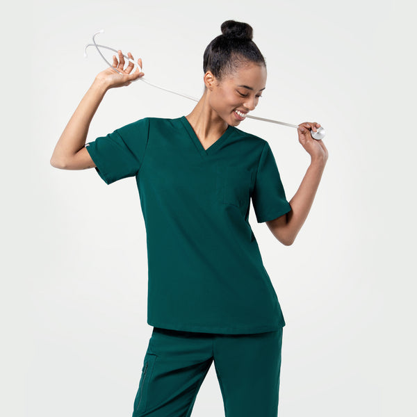 STONE  JUNIOR オリーブグリーン トレーナー Zenir | Women's 3-Pocket Scrub Top - Pine Green